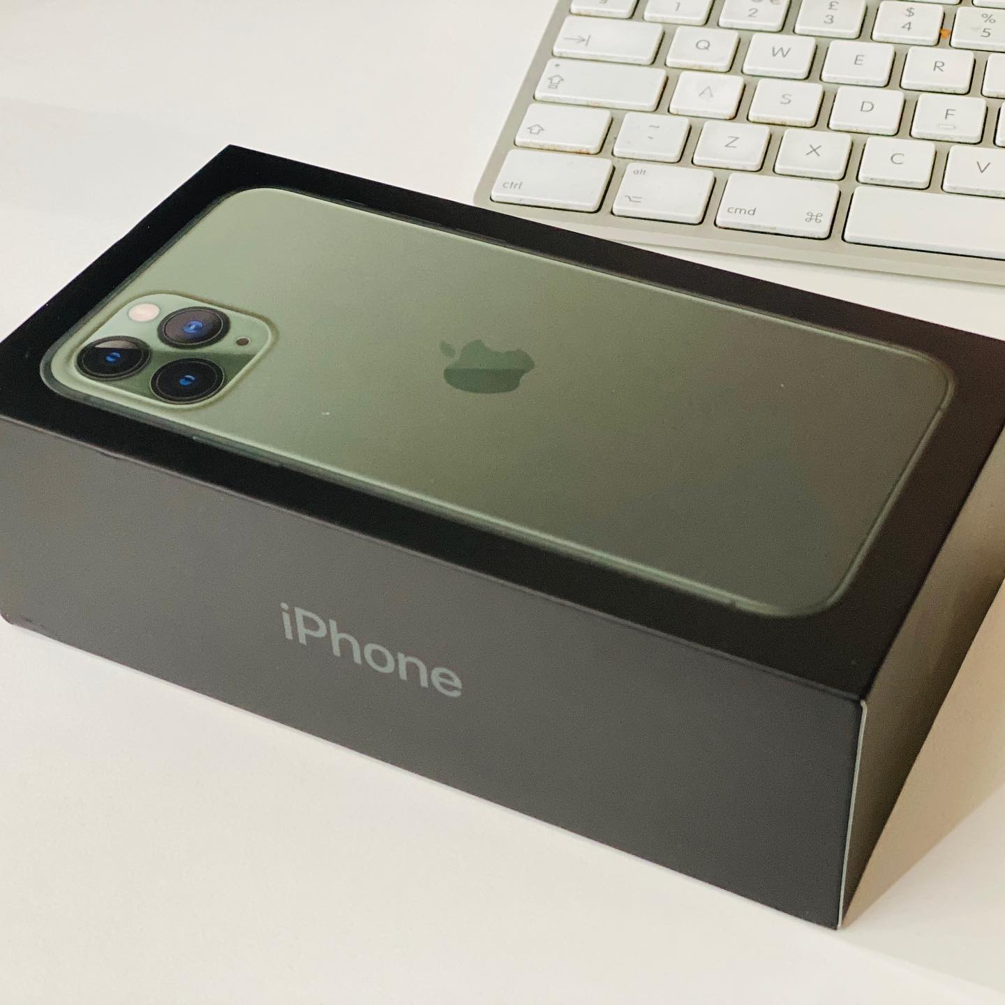 Well, this beauty arrived yesterday, so far looks like a great upgrade from my 7+, but with no doubt my favourite thing so far is the wireless charging, something the 7 didn’t had, looking forward to try the cameras  … quite like the new ‘midnight green’ colour also, went for the smaller one as I always felt the 7+ was too big for comfort!