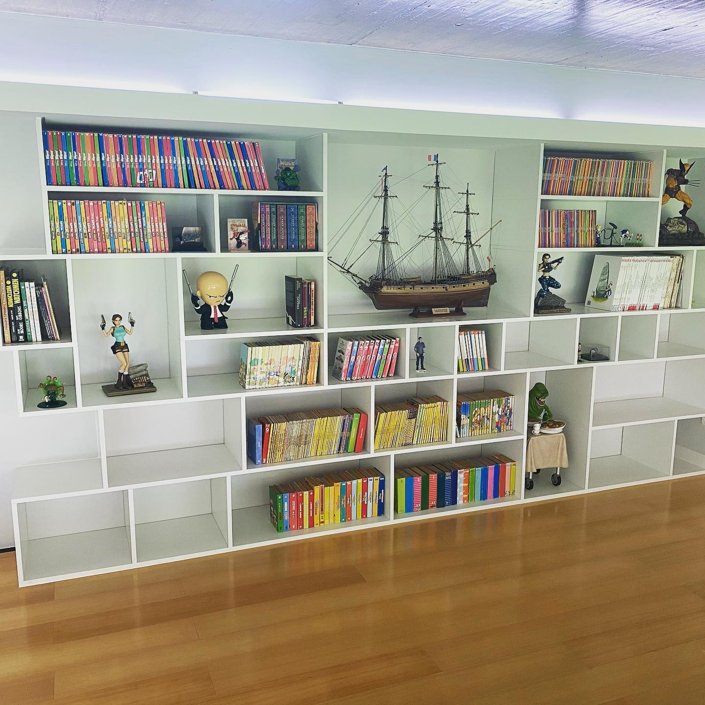 New bookshelf in the home office, looks amazing !!