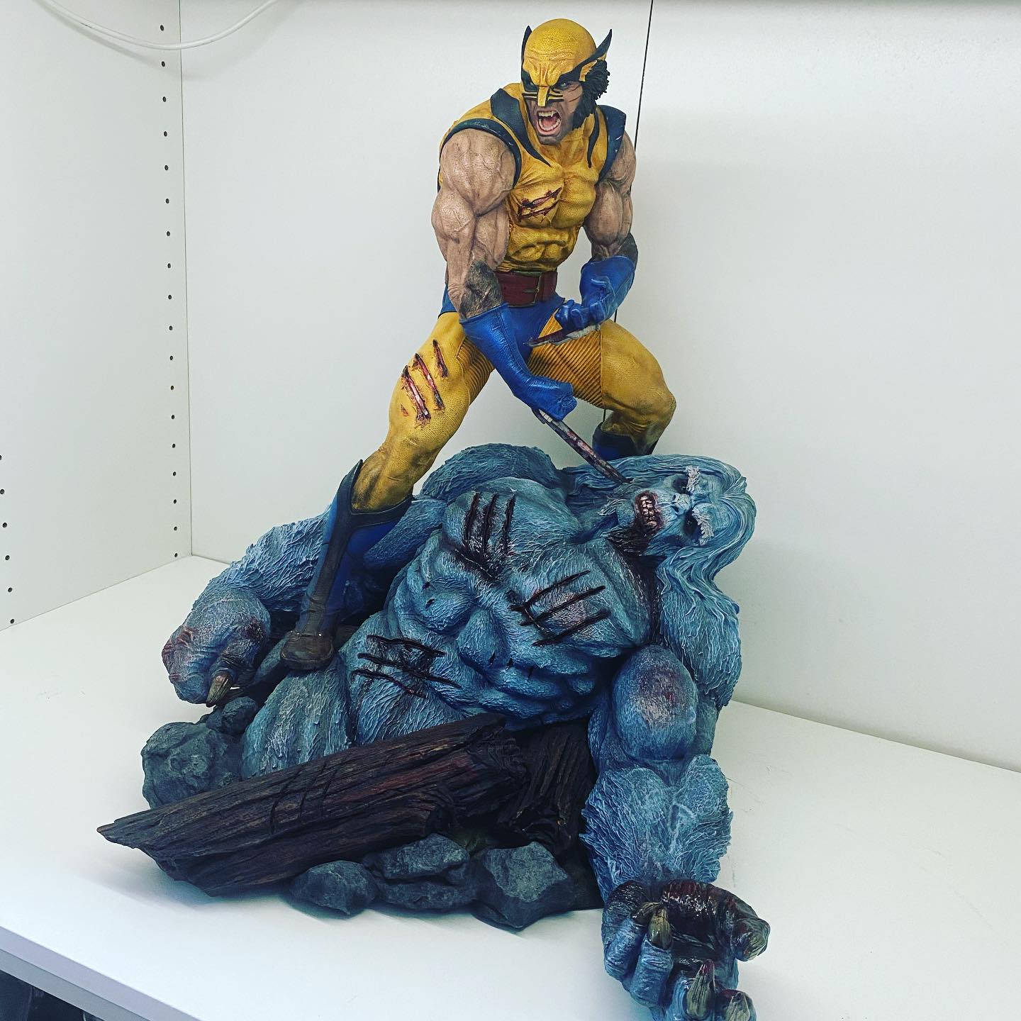 Another one of my statues that I received a while back but had not displayed yet, got it out the box today and it looks great!