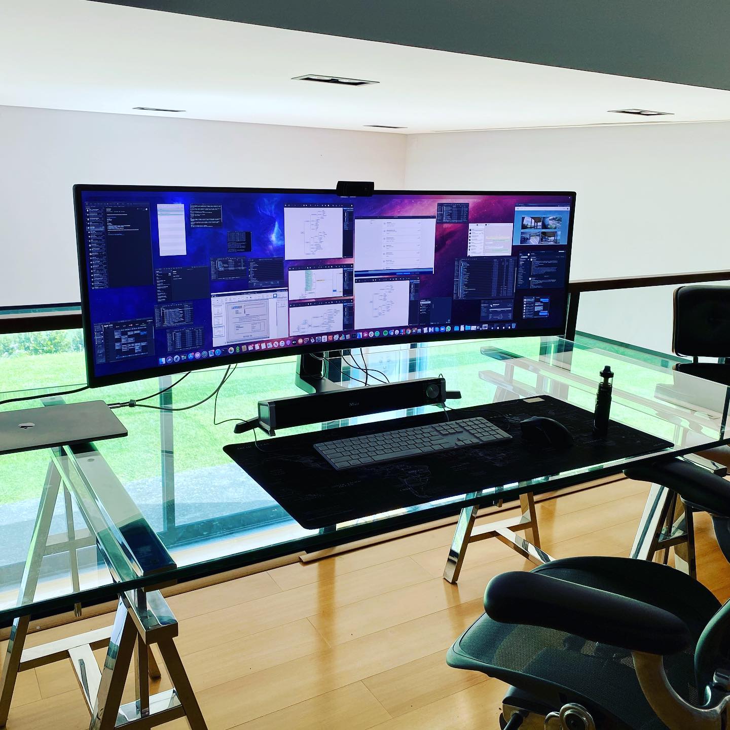 Finally got the work desk fully setup, took forever for some things to arrive due to the delays on the postal system, but it’s finally all here !!