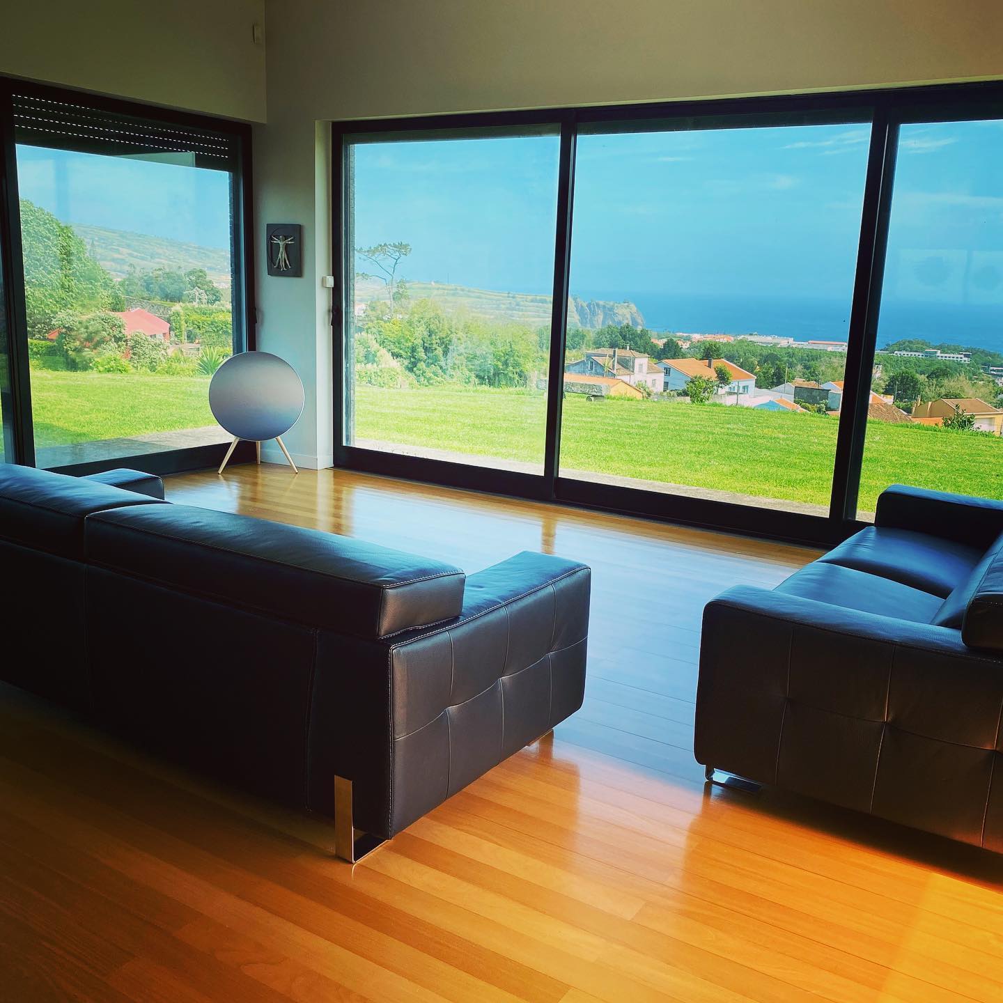 Livingroom coming along nicely, couches arrived, now waiting for the rest of the furniture.
