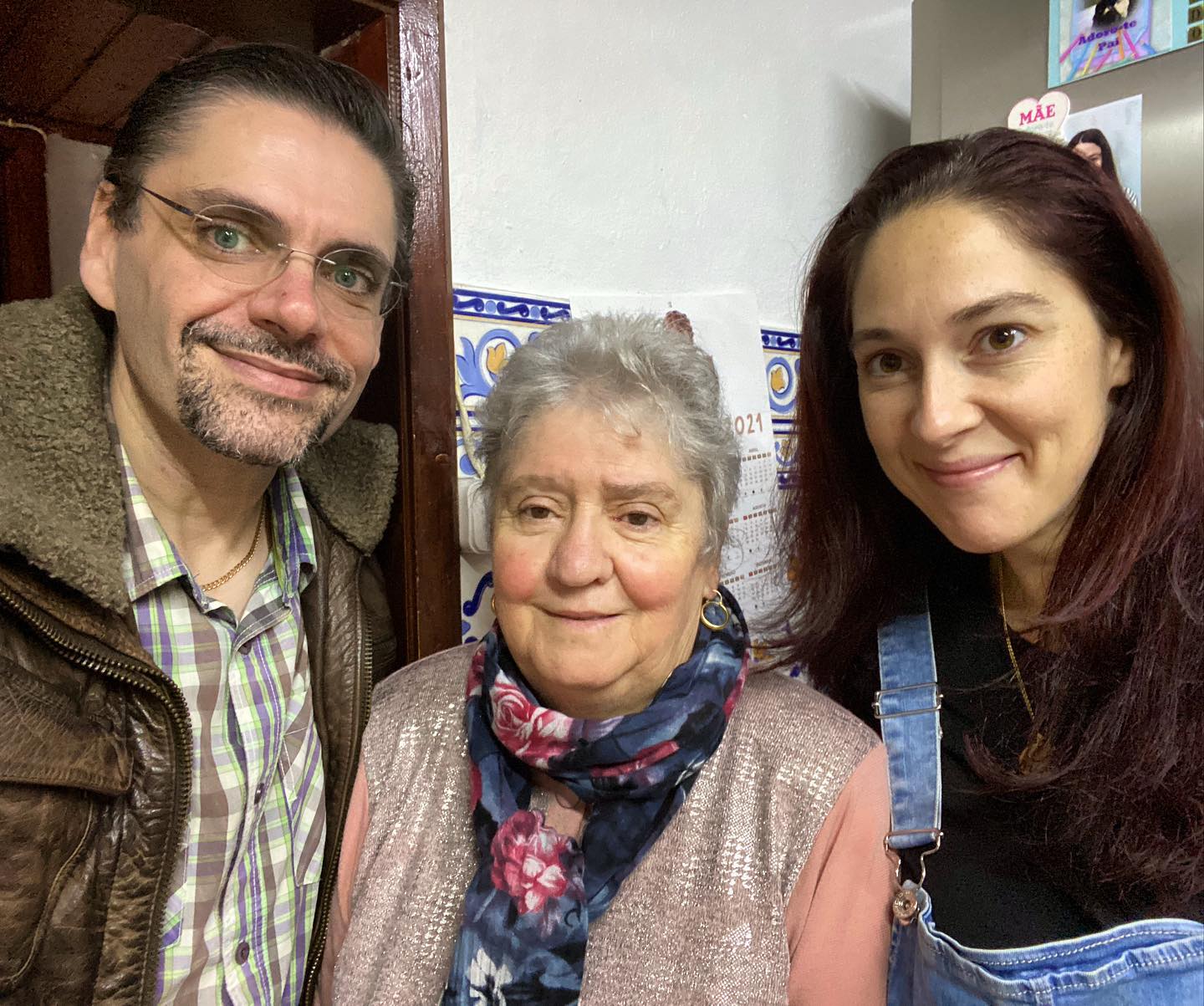 Os manos com a velha