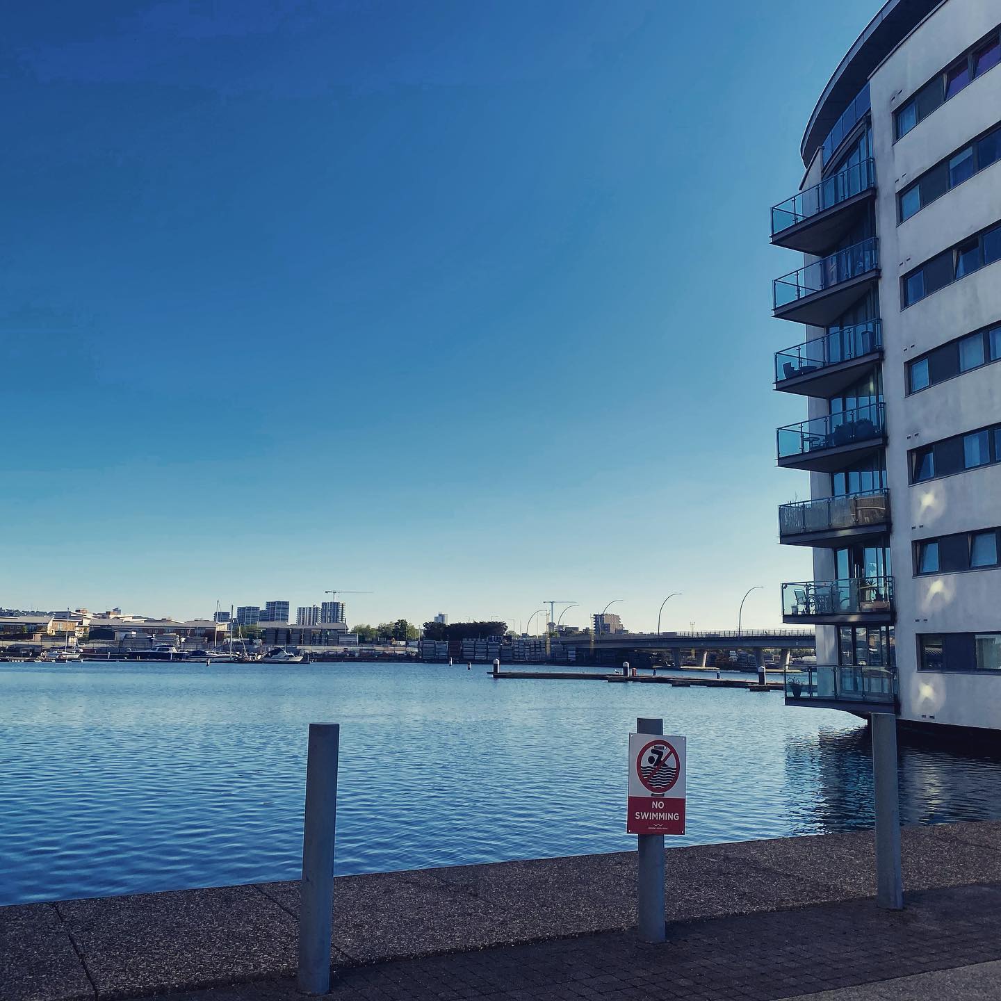 Finally a gorgeous day here in London, enjoying a break outside home.