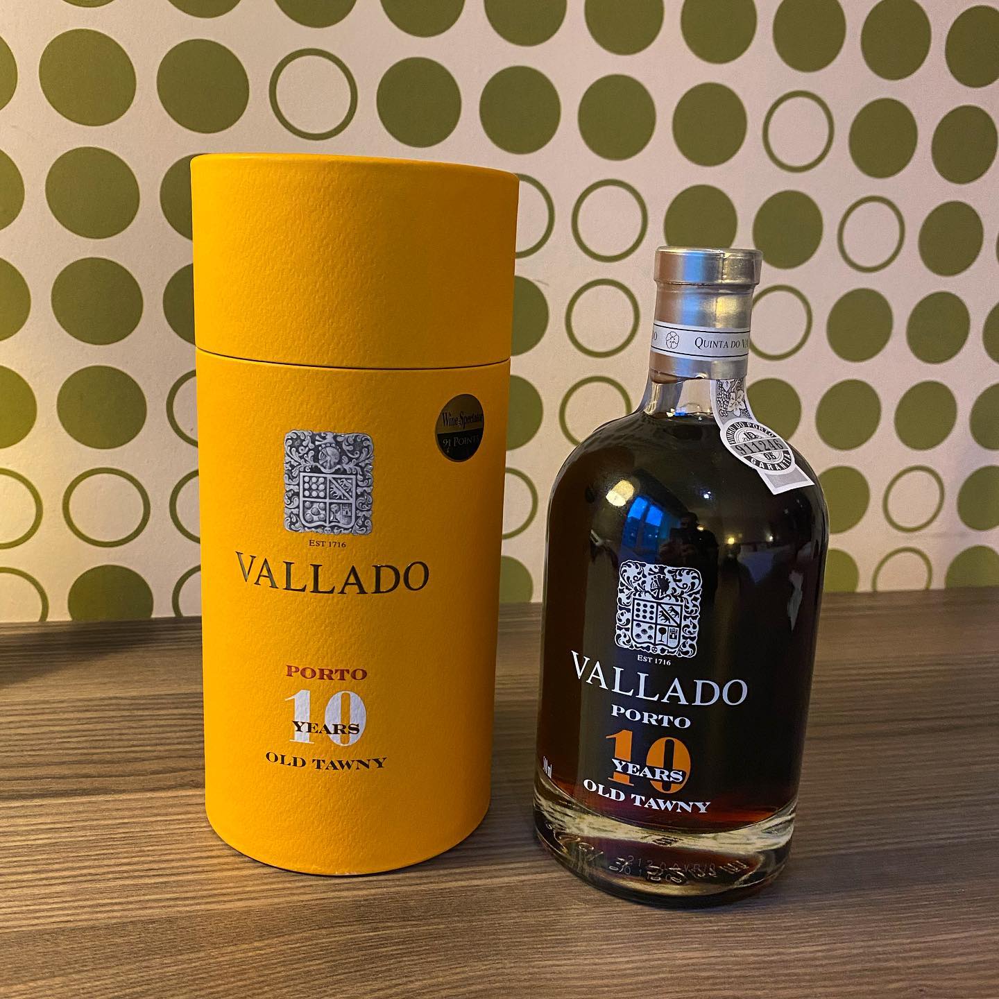 My guys asked me to bring a Port from Portugal for them to enjoy in Schaffhausen… hope they like this one, I’m not going back to exchange it !!