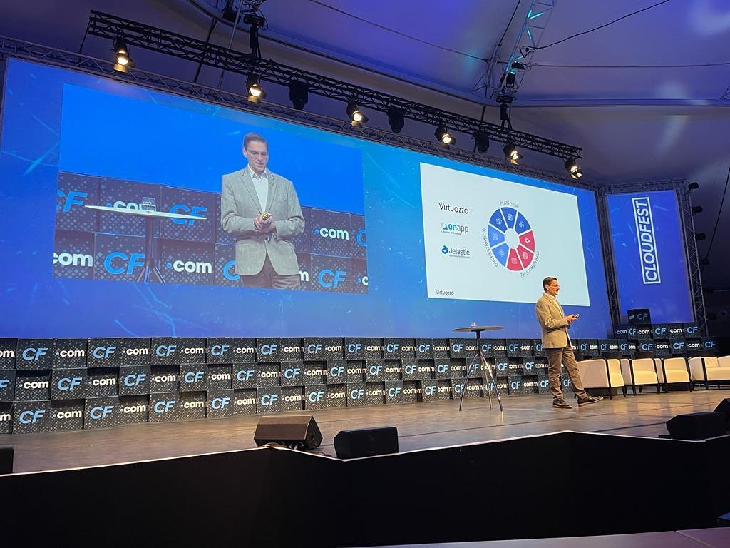 Me on stage today, giving a keynote at #CloudFest on why service providers must evolve to catch the new opportunity on the changing market requirements