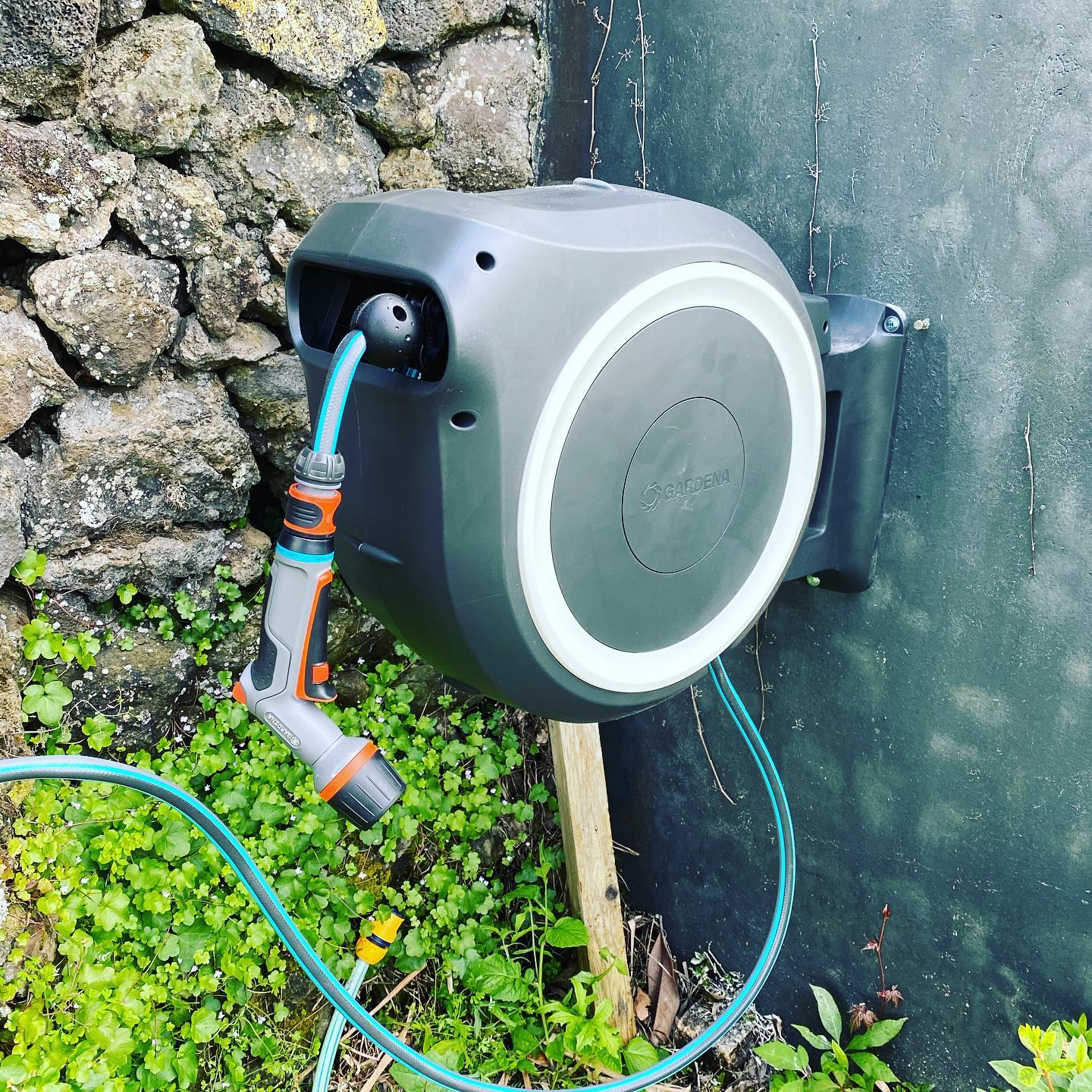 Much better !, been putting off replacing the old hose with this one but was about time, no more hose laying in the grass and killing it !