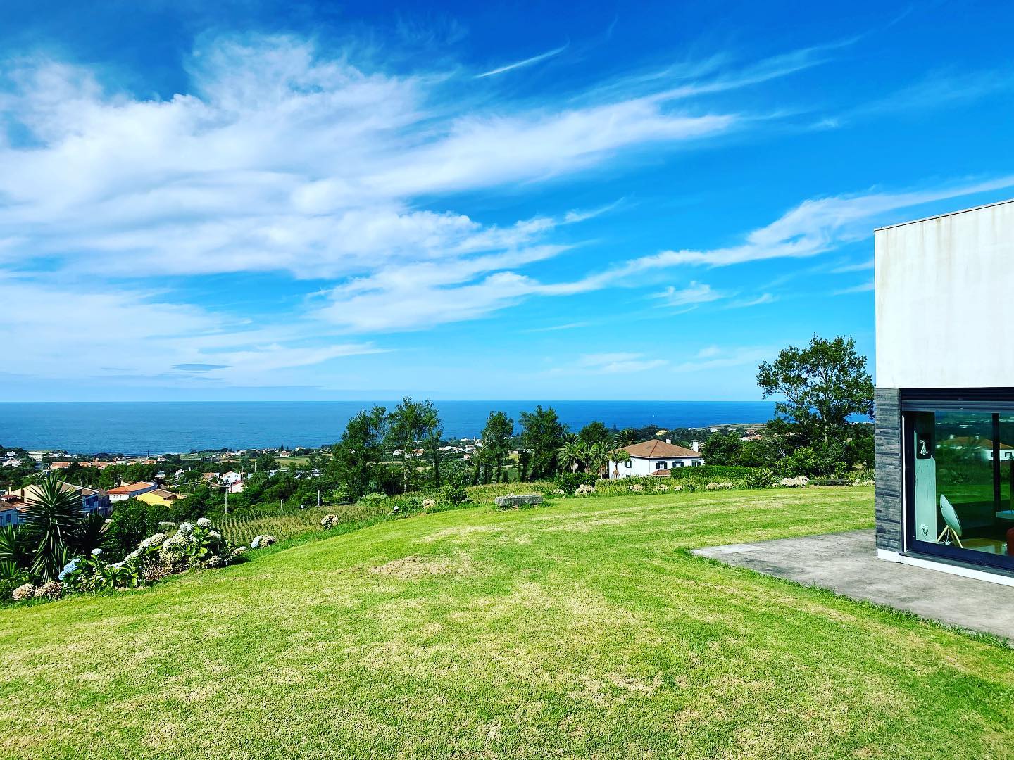 Beautiful sunny day, unfortunately it’s a Monday !! #MondayBlues