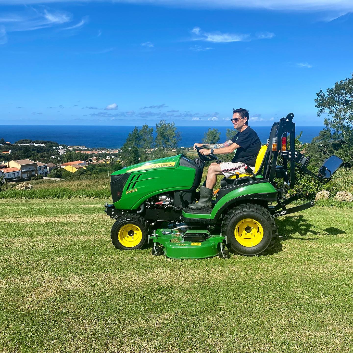 Today was my yard therapy day, mowing is one of my favourite things to do, loving the 1026R … and yeah rocking the galochas !! #johndeere