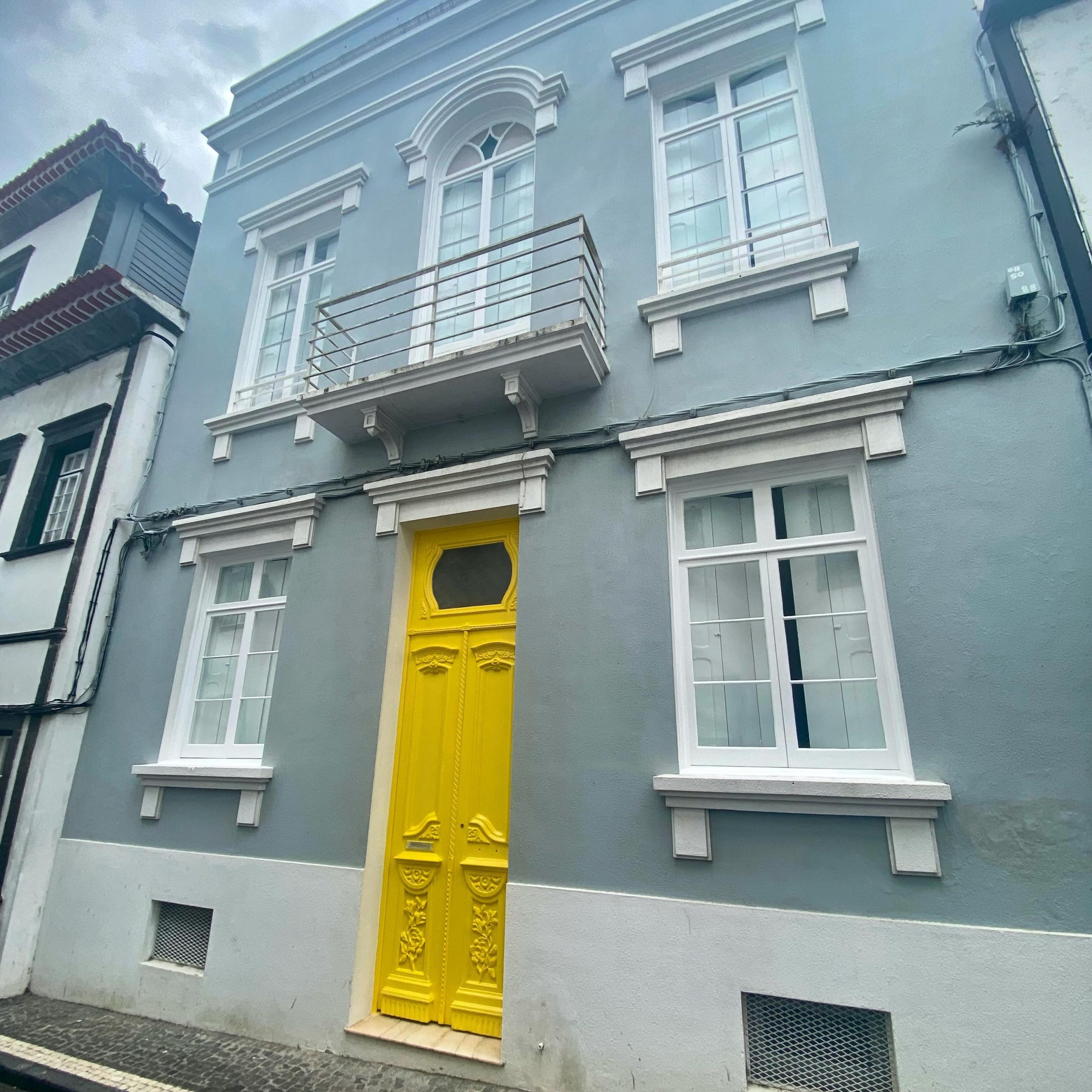 We just painted the door on the PDL house, it’s yellow 🟡!! No way to miss it !